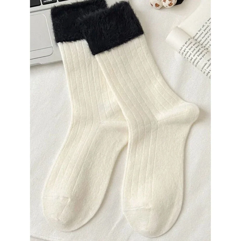 NWT Fuzzy Faux Fur Cuff Ribbed Crew Socks Multipack (5 Pairs)